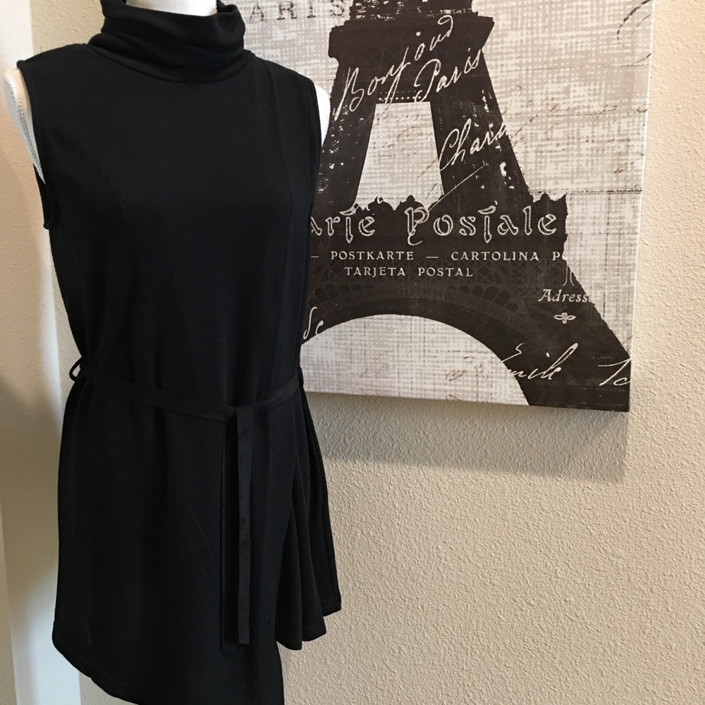 🌹NWT Super cute, black sleeveless tunic 💝